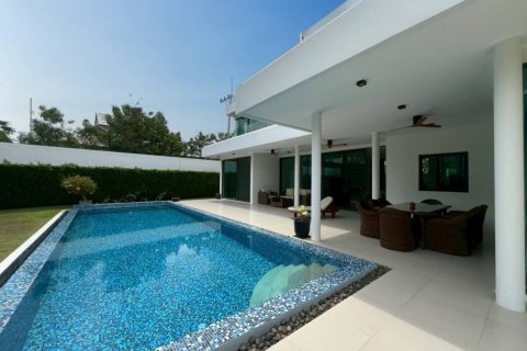 Chalet de 4 dormitorios en Hua Hin, Tailandia № 163760 - foto 5