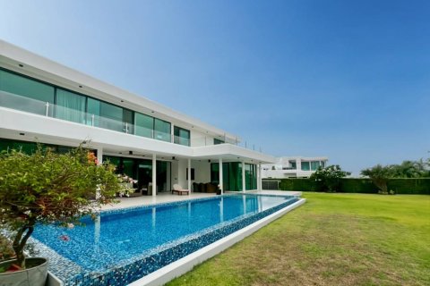 Chalet de 4 dormitorios en Hua Hin, Tailandia № 163760 - foto 3