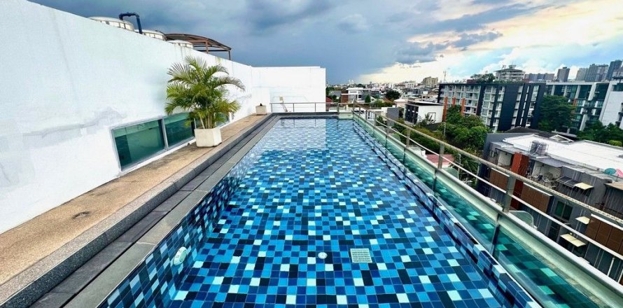 Studio in the Condo in Watthana, Bangkok, Thailand № 158696
