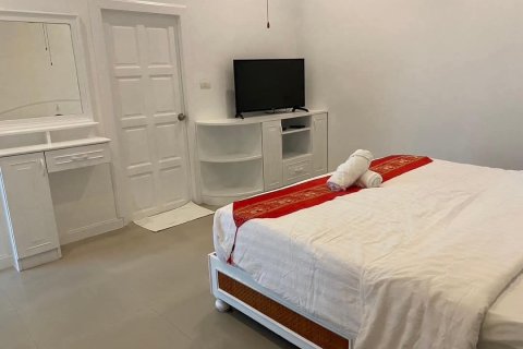 Chalet de 3 dormitorios en Pattaya, Tailandia № 164465 - foto 12