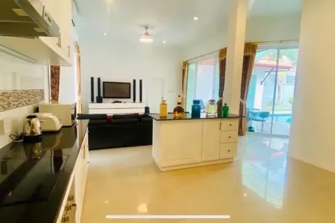 Chalet de 3 dormitorios en Pattaya, Tailandia № 164465 - foto 19
