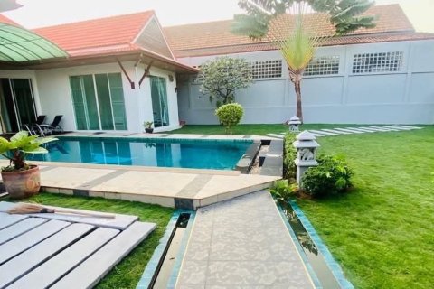 Chalet de 3 dormitorios en Pattaya, Tailandia № 164465 - foto 5