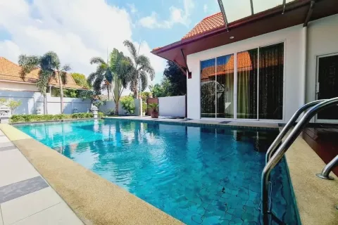 Chalet de 3 dormitorios en Pattaya, Tailandia № 164465 - foto 3