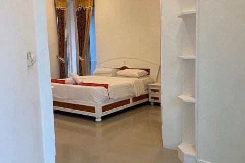 Chalet de 3 dormitorios en Pattaya, Tailandia № 164465 - foto 13
