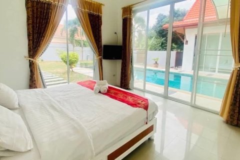 Chalet de 3 dormitorios en Pattaya, Tailandia № 164465 - foto 15