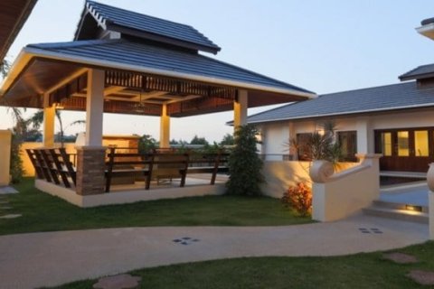 Chalet de 3 dormitorios en Hua Hin, Tailandia № 168529 - foto 2