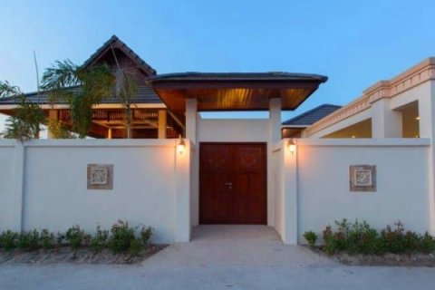 Chalet de 3 dormitorios en Hua Hin, Tailandia № 168529 - foto 10
