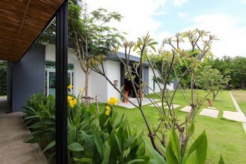 Chalet de 4 dormitorios en Hua Hin, Tailandia № 168530 - foto 3