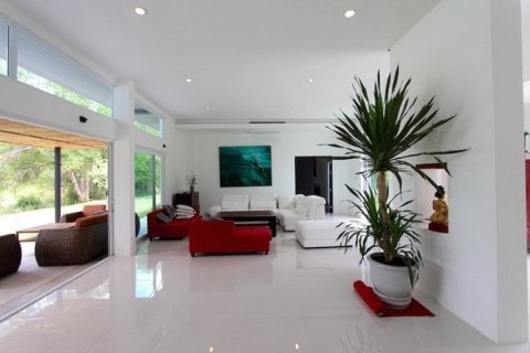 Chalet de 4 dormitorios en Hua Hin, Tailandia № 168530 - foto 6