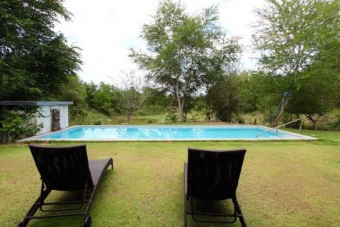 Chalet de 4 dormitorios en Hua Hin, Tailandia № 168530 - foto 14
