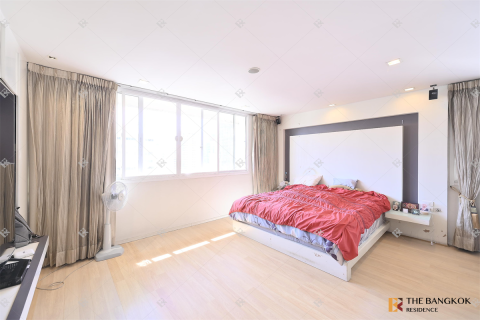 Condominio de 3 dormitorios en Bangkok, Tailandia № 184303 - foto 4