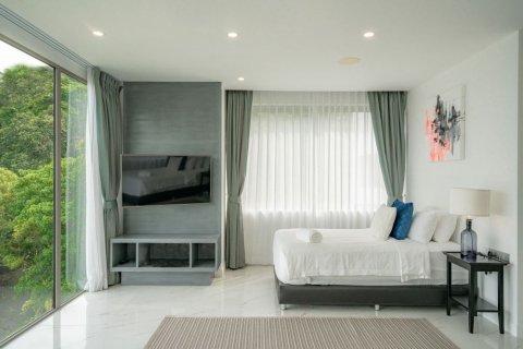 Chalet de 6 dormitorios en Kamala, Tailandia № 133737 - foto 24