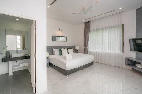 Chalet de 6 dormitorios en Kamala, Tailandia № 133737 - foto 22