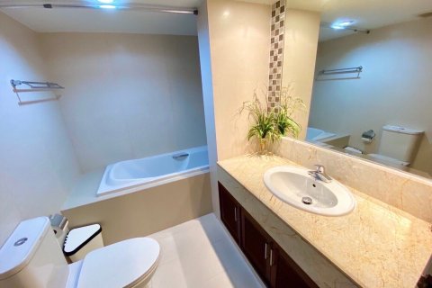 Condominio de 3 dormitorios en Watthana, Bangkok, Tailandia № 133742 - foto 8
