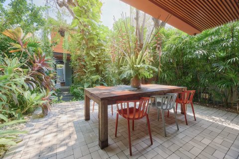 Casa de 5 dormitorios en Bangkok, Tailandia № 181039 - foto 9