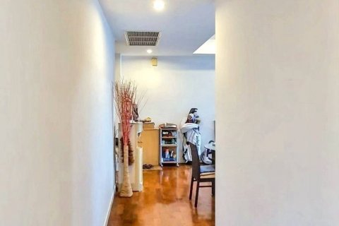 Condominio de 2 dormitorios en Khlong Toei, Bangkok, Tailandia № 117083 - foto 4