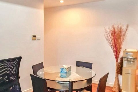 Condominio de 2 dormitorios en Khlong Toei, Bangkok, Tailandia № 117083 - foto 3