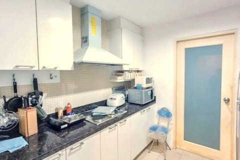 Condominio de 2 dormitorios en Khlong Toei, Bangkok, Tailandia № 117083 - foto 7