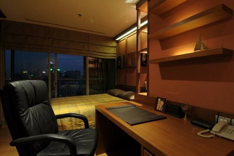 Condominio de 2 dormitorios en Khlong Toei, Bangkok, Tailandia № 145105 - foto 10