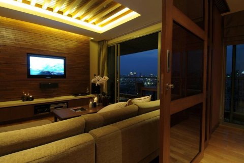 Condominio de 2 dormitorios en Khlong Toei, Bangkok, Tailandia № 145105 - foto 11