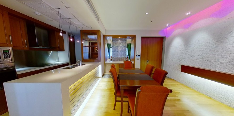Condominio de 2 dormitorios en Khlong Toei, Bangkok, Tailandia № 145105