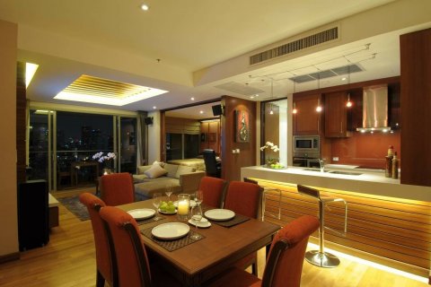 Condominio de 2 dormitorios en Khlong Toei, Bangkok, Tailandia № 145105 - foto 7