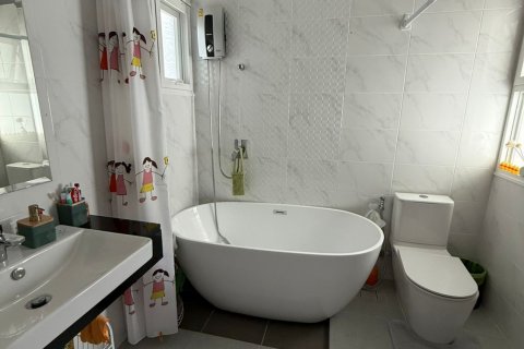 Casa de 4 dormitorios en Phuket, Tailandia № 145107 - foto 15