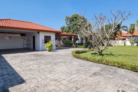 Casa de 3 dormitorios en Bang Lamung, Tailandia № 54870 - foto 11