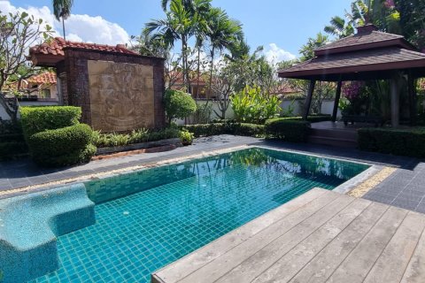 Casa de 3 dormitorios en Bang Lamung, Tailandia № 54870