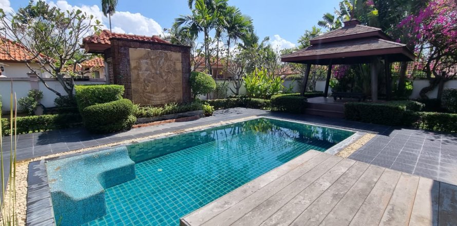 Casa de 3 dormitorios en Bang Lamung, Tailandia № 54870