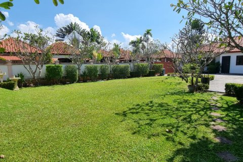 Casa de 3 dormitorios en Bang Lamung, Tailandia № 54870 - foto 8