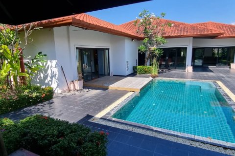 Casa de 3 dormitorios en Bang Lamung, Tailandia № 54870 - foto 4