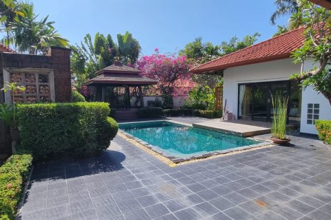 Casa de 3 dormitorios en Bang Lamung, Tailandia № 54870 - foto 3