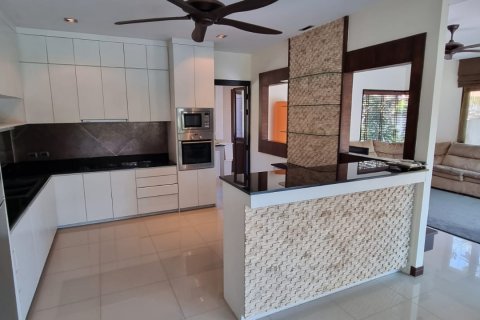 Casa de 3 dormitorios en Bang Lamung, Tailandia № 54870 - foto 14