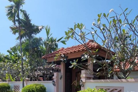 Casa de 3 dormitorios en Bang Lamung, Tailandia № 54870 - foto 9