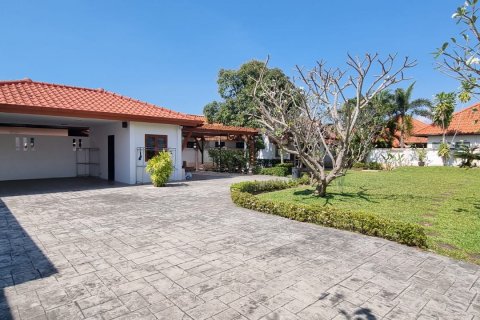 Casa de 3 dormitorios en Bang Lamung, Tailandia № 54870 - foto 7