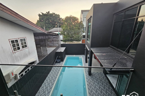 House in Bangkok, Thailand 4 bedrooms № 189403