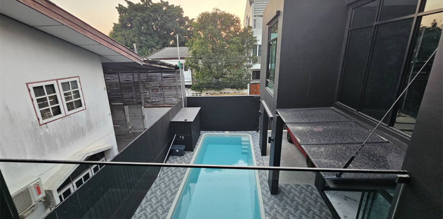 Haus in Bangkok, Thailand 4 Schlafzimmer № 189403