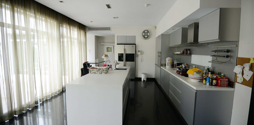Casa de 5 dormitorios en Bangkok, Tailandia № 189409