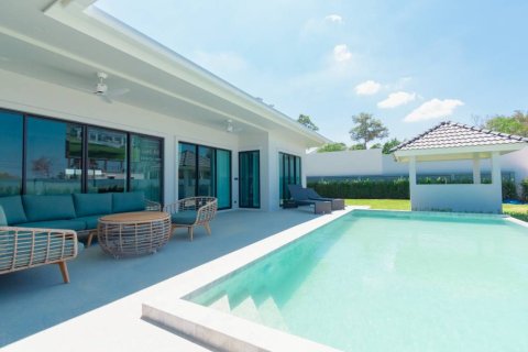 Chalet de 3 dormitorios en Hua Hin, Tailandia № 172639 - foto 2