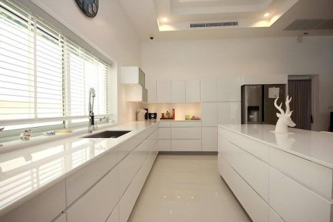 Chalet de 6 dormitorios en Hua Hin, Tailandia № 172636 - foto 9