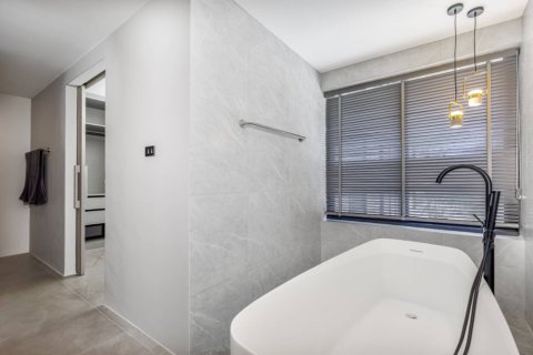 Casa de 4 dormitorios en Phuket, Tailandia № 180668 - foto 17
