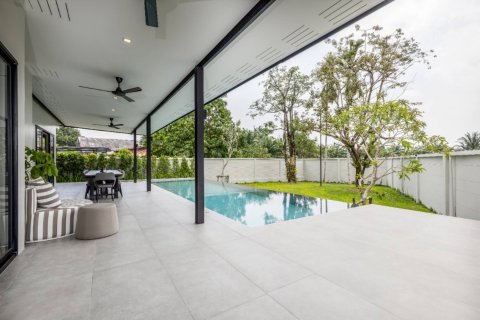 Casa de 4 dormitorios en Phuket, Tailandia № 180668 - foto 5