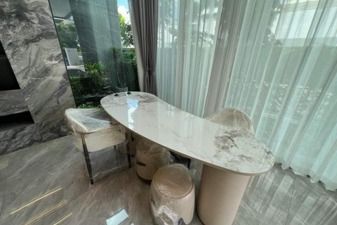 Chalet de 5 dormitorios en Bangkok, Tailandia № 133779 - foto 8