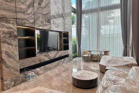 Chalet de 5 dormitorios en Bangkok, Tailandia № 133779 - foto 3