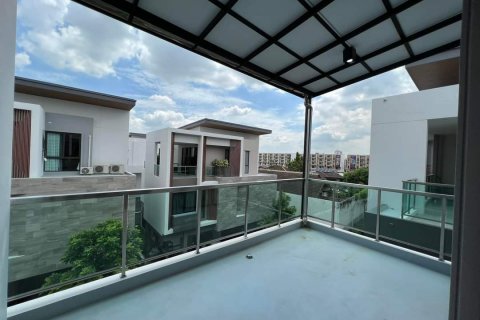 Chalet de 5 dormitorios en Bangkok, Tailandia № 133779 - foto 29
