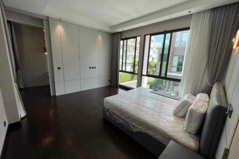 Chalet de 5 dormitorios en Bangkok, Tailandia № 133779 - foto 16