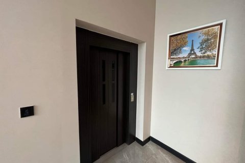 Chalet de 5 dormitorios en Bangkok, Tailandia № 133779 - foto 12