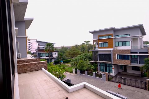 Chalet de 7 dormitorios en Bangkok, Tailandia № 133778 - foto 5