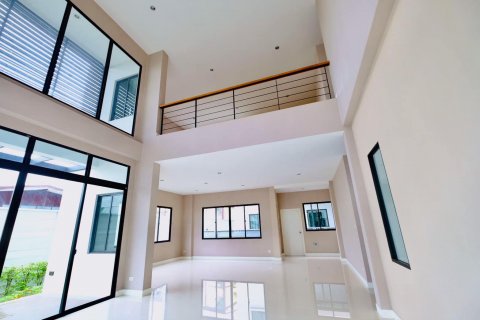 Chalet de 7 dormitorios en Bangkok, Tailandia № 133778 - foto 3